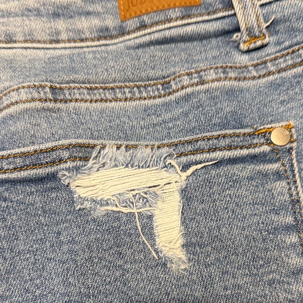 Judy Blue high rise light Blue Distressed Jean Shorts Lemon Patch 5” inseam - Picture 5 of 7